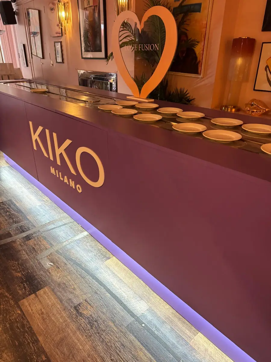 KIKO Milano - Conveyor Display